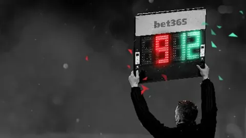 意大利队史第三人托纳利打破德国队球门，非友谊赛首开纪录