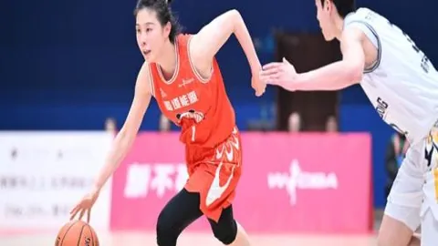 河南球迷分享TIFO，坚守困难中的璀璨之宝